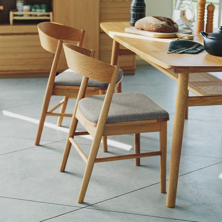 ウニコ　ダイニングチェア 展示品 24年製 ウニコ ソヴィ ダイニングチェア オーク材 ベージュ